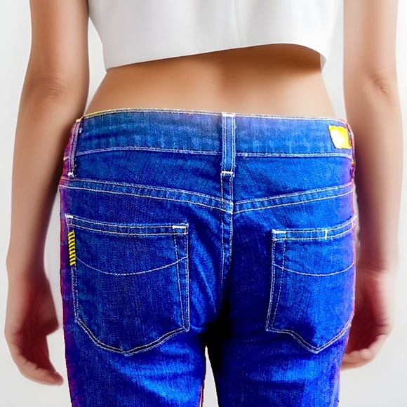 PAIGE Denim Laurel Canyon - Picture 2 of 4